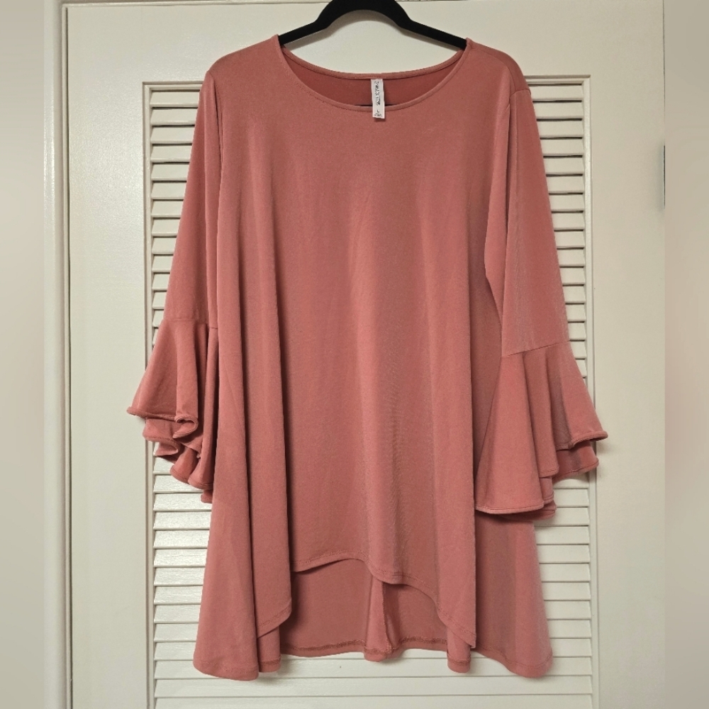 Zenana Outfitters - (NWOT) Pinkish Orange High-Low Flowy Tunic Top